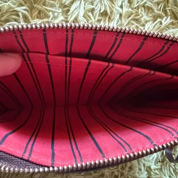 Louis Vuitton Damier Neverfull POUCH ONLY - Picture 5 of 13